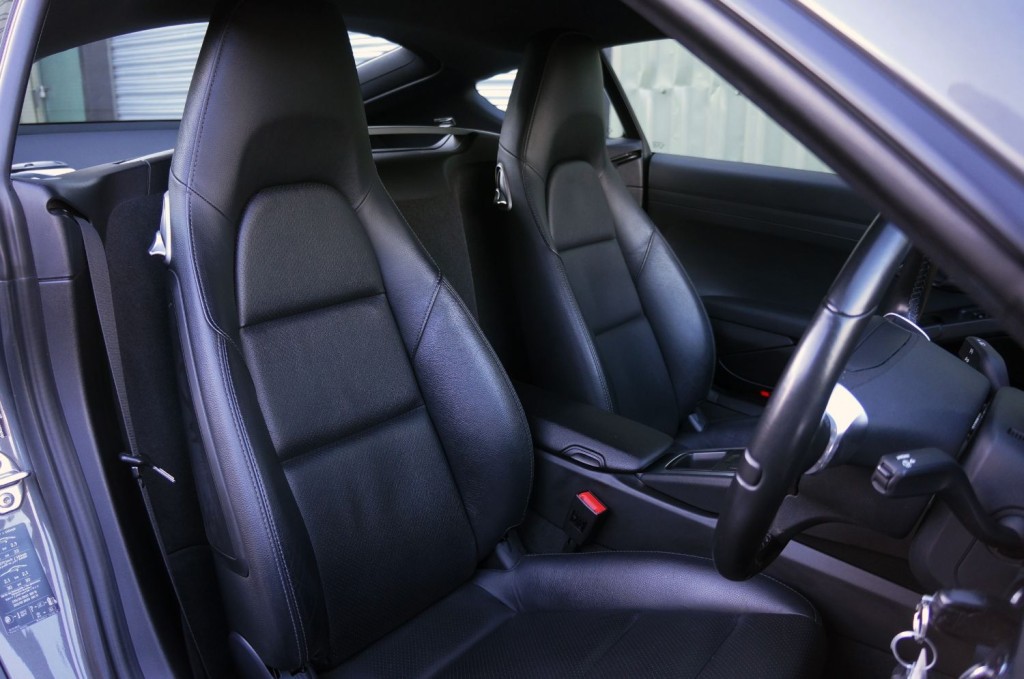PORSCHE CAYMAN