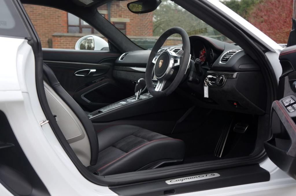 PORSCHE CAYMAN