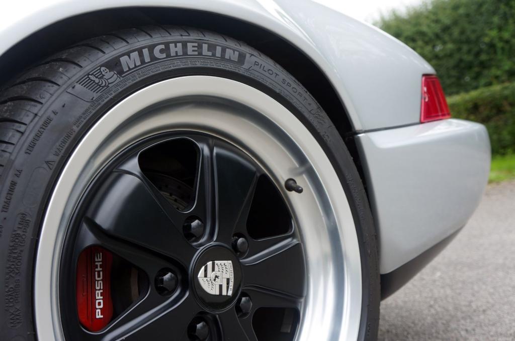 PORSCHE 911 CLASSIC