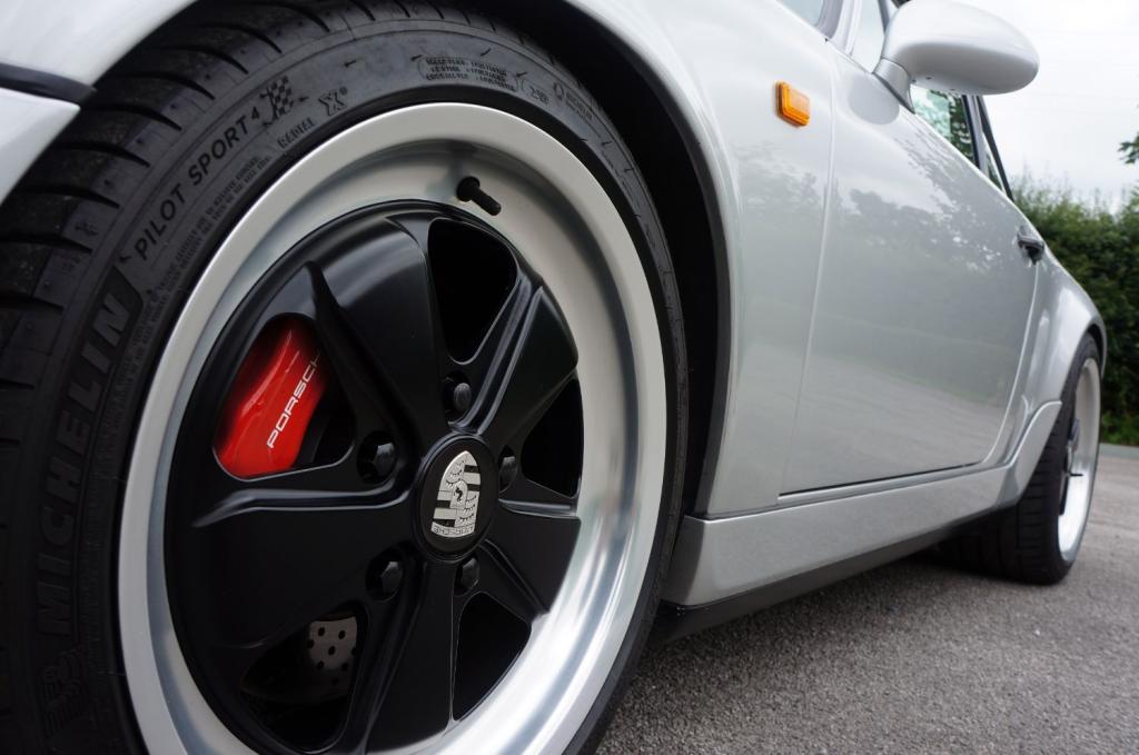 PORSCHE 911 CLASSIC