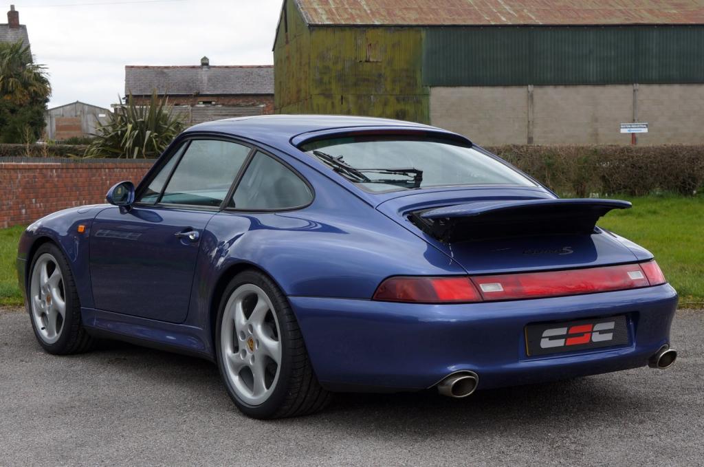 PORSCHE 911