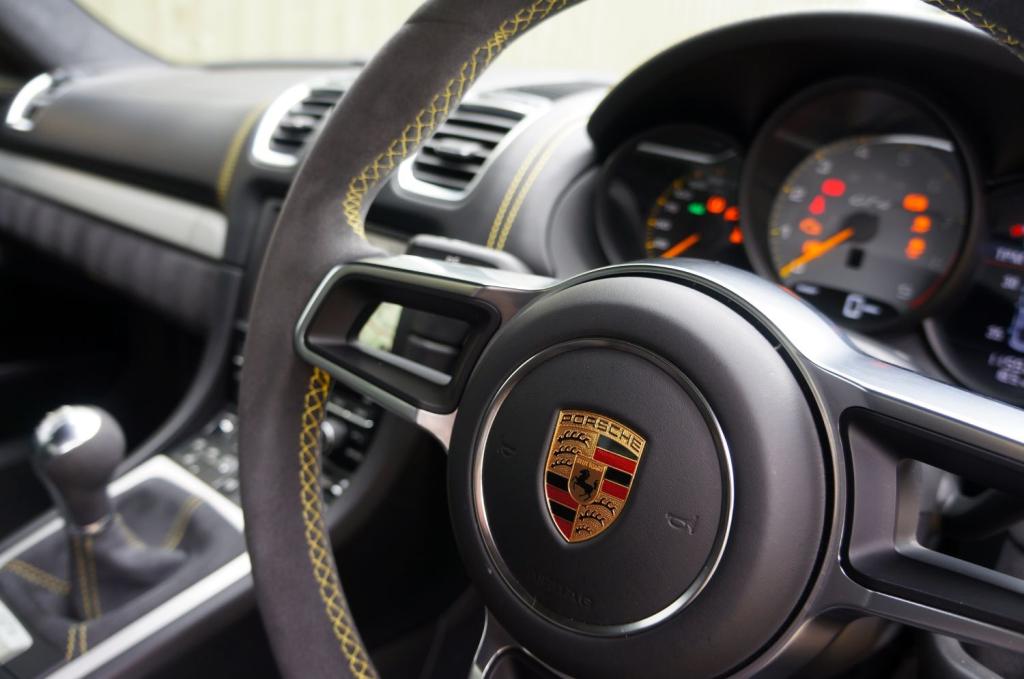 PORSCHE CAYMAN
