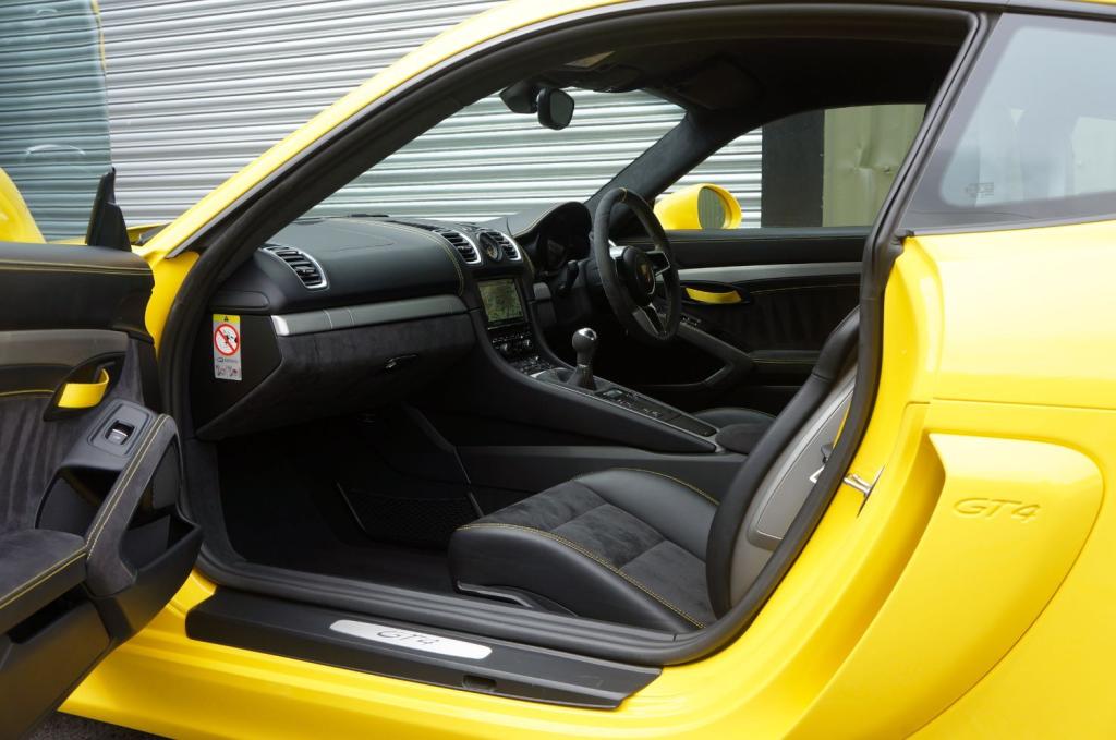 PORSCHE CAYMAN