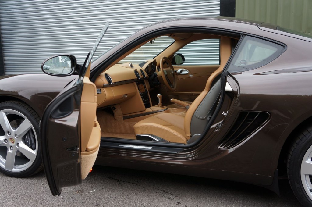 PORSCHE CAYMAN