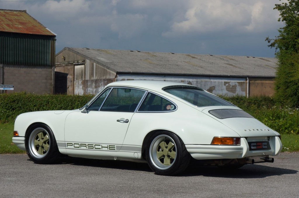 PORSCHE 911