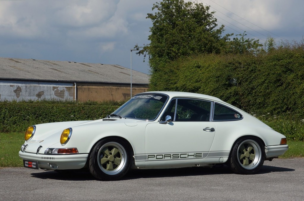 PORSCHE 911