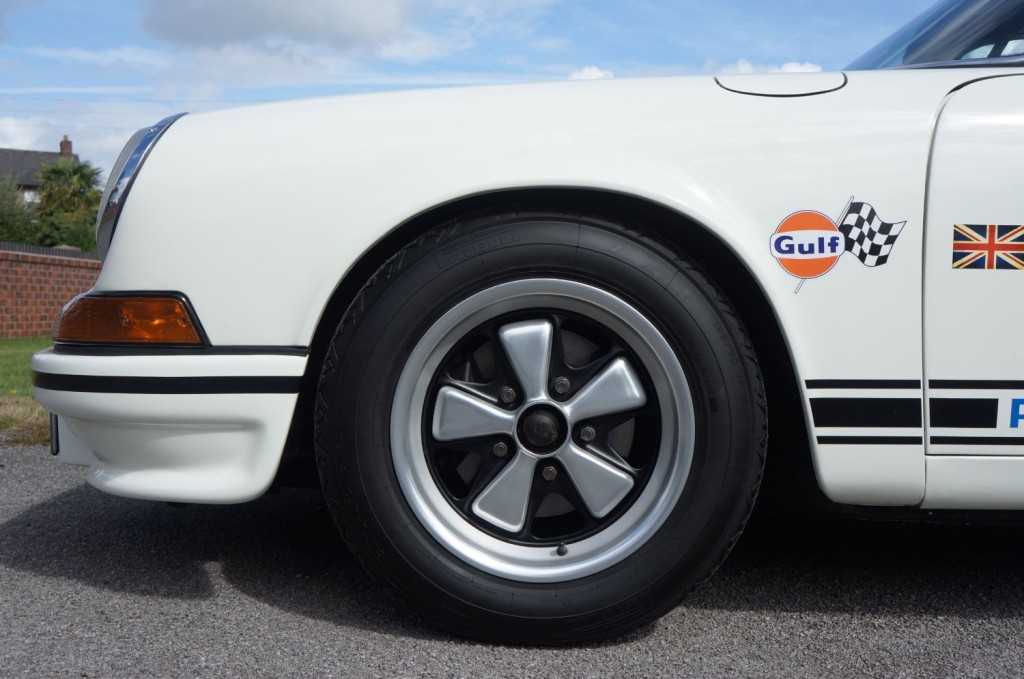 PORSCHE 911 CLASSIC