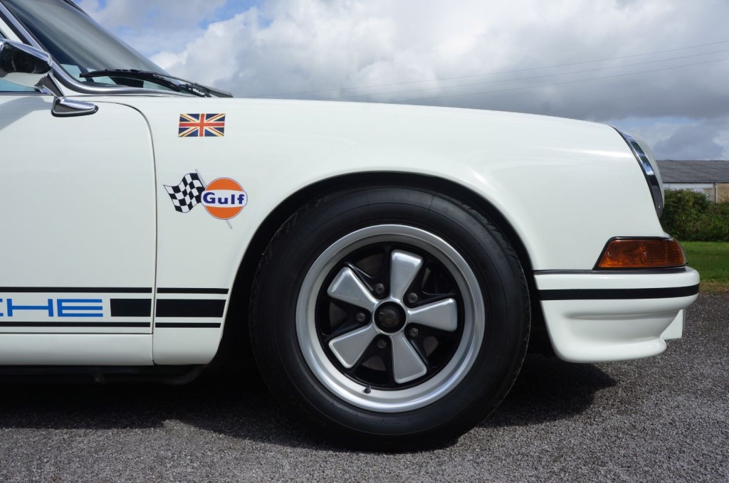 PORSCHE 911 CLASSIC