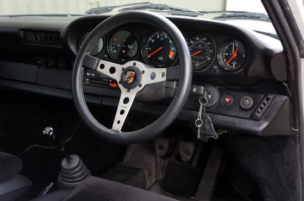 PORSCHE 911 CLASSIC