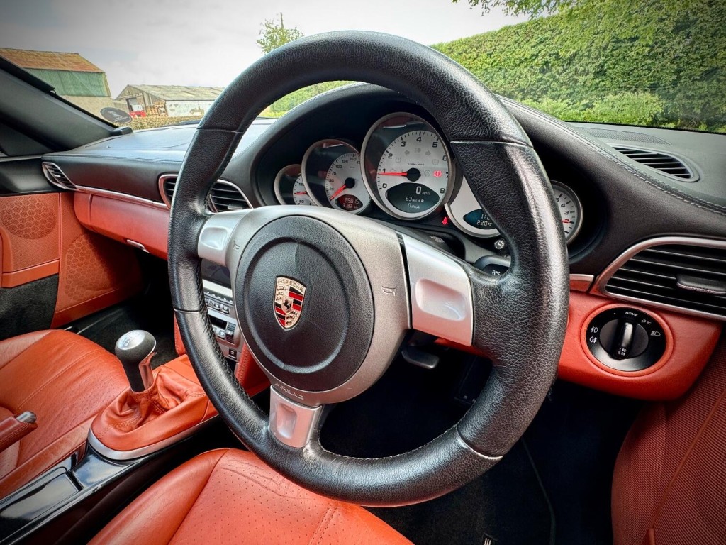PORSCHE 911