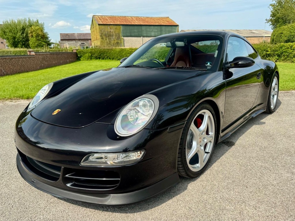 PORSCHE 911