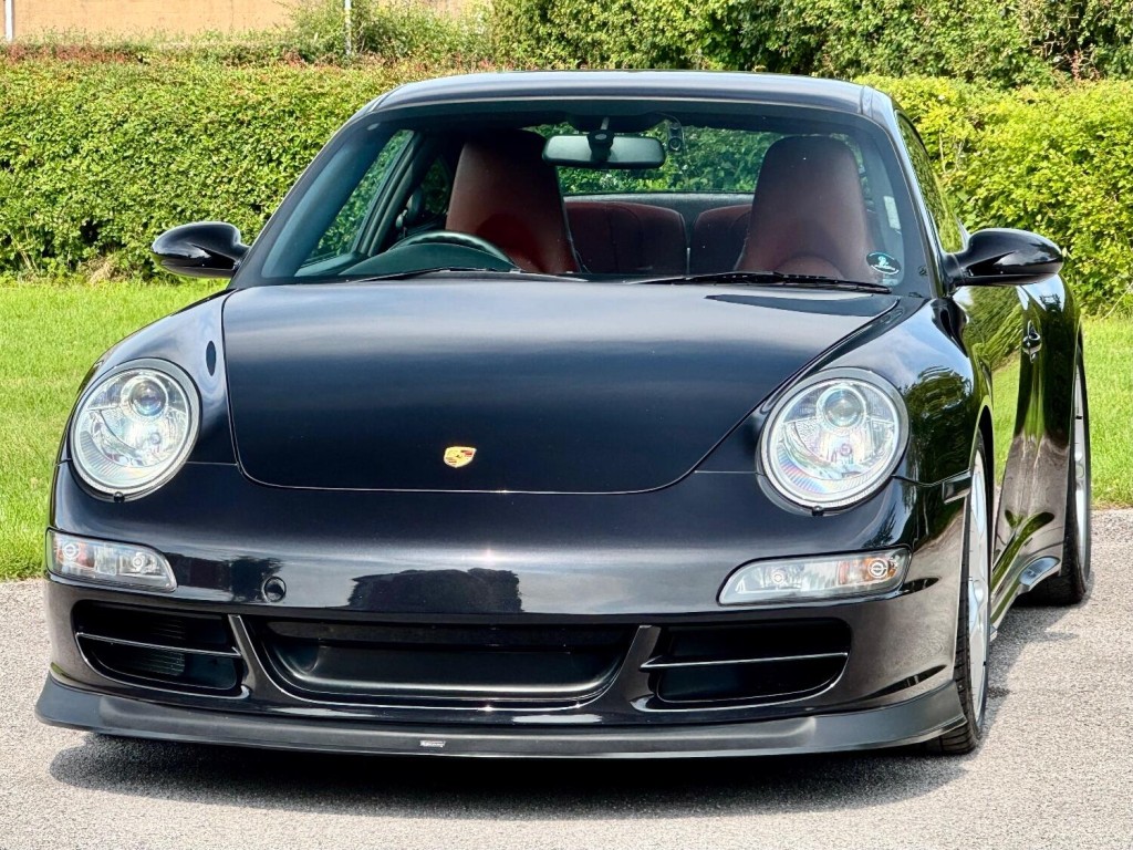 PORSCHE 911