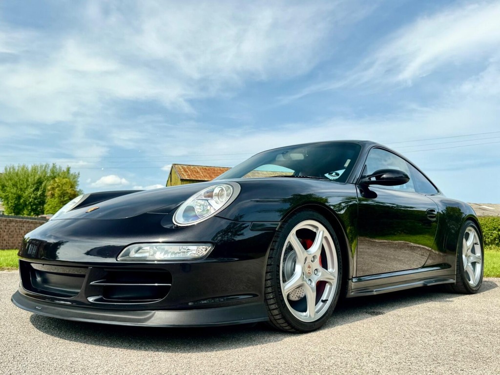 PORSCHE 911