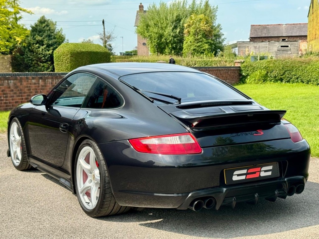 PORSCHE 911