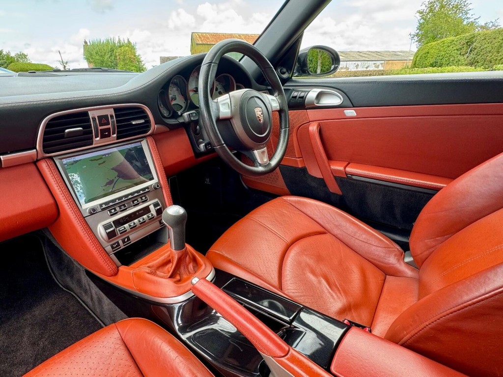 PORSCHE 911