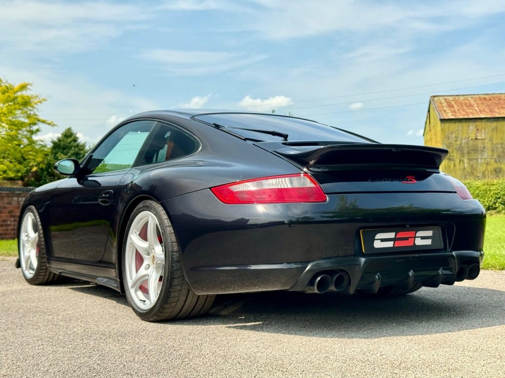 PORSCHE 911
