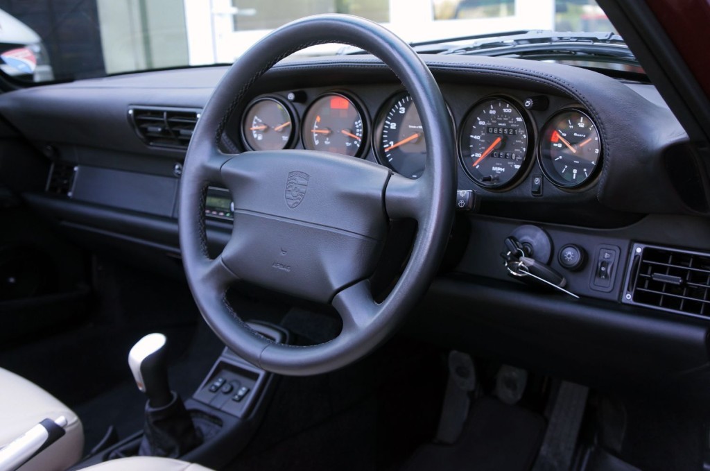 PORSCHE 911