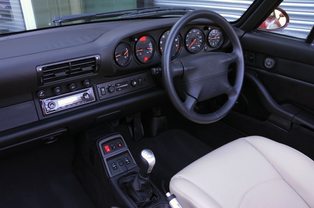 PORSCHE 911