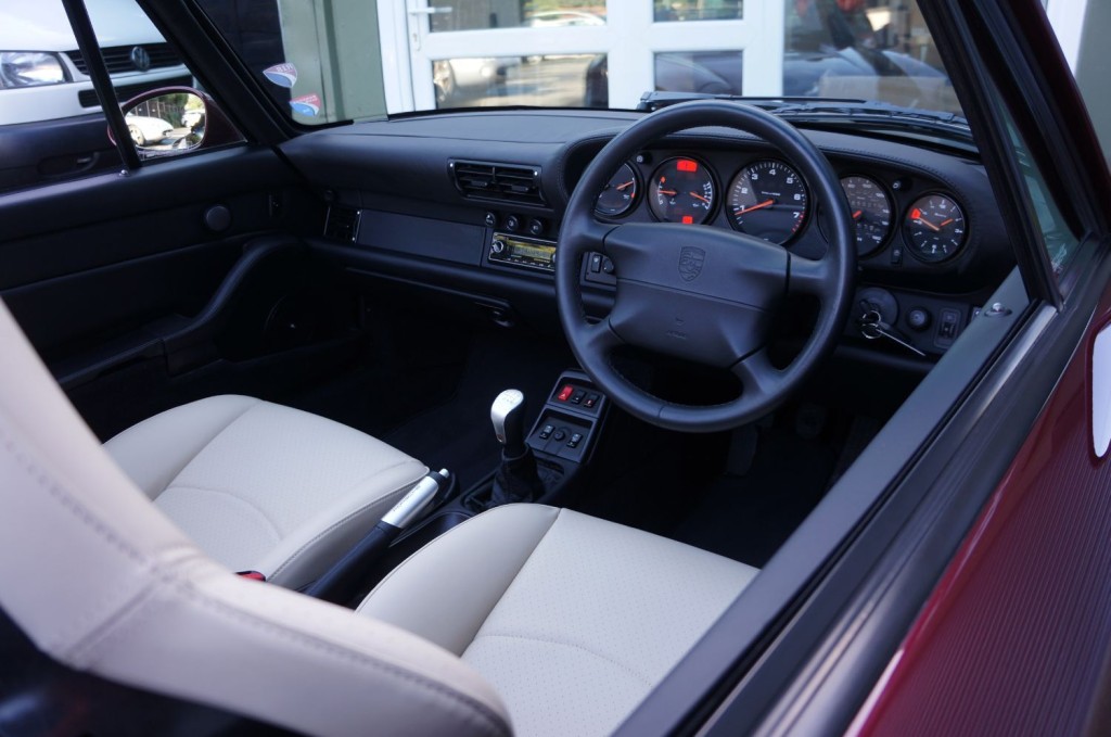 PORSCHE 911