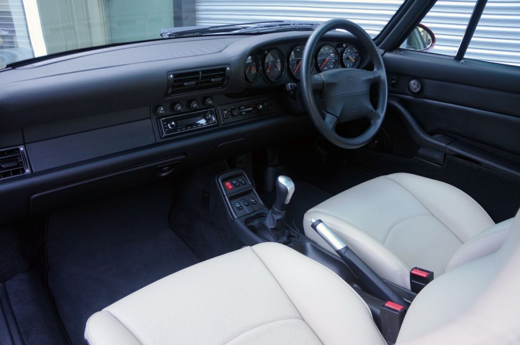 PORSCHE 911