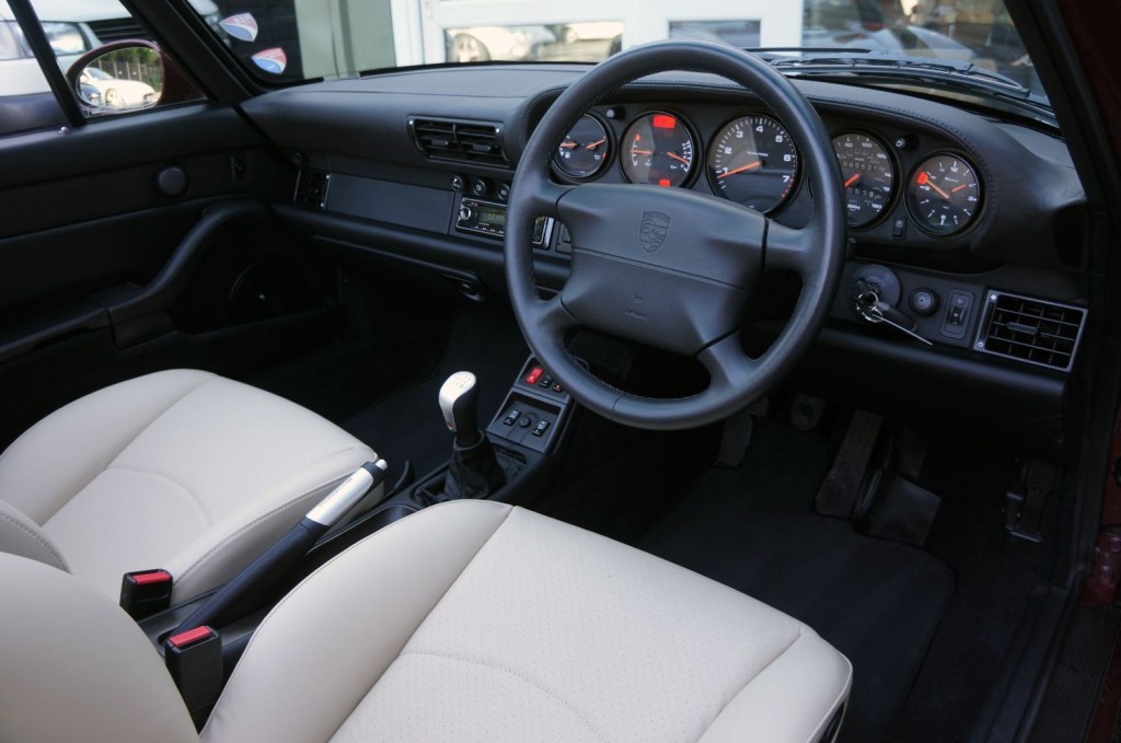 PORSCHE 911