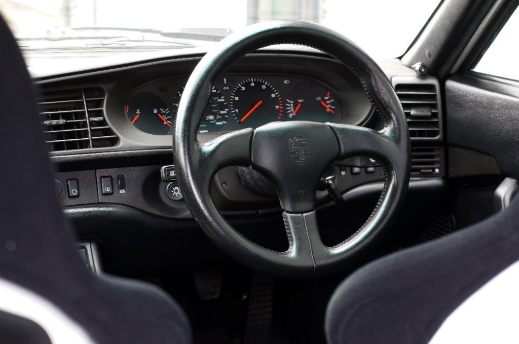PORSCHE 968