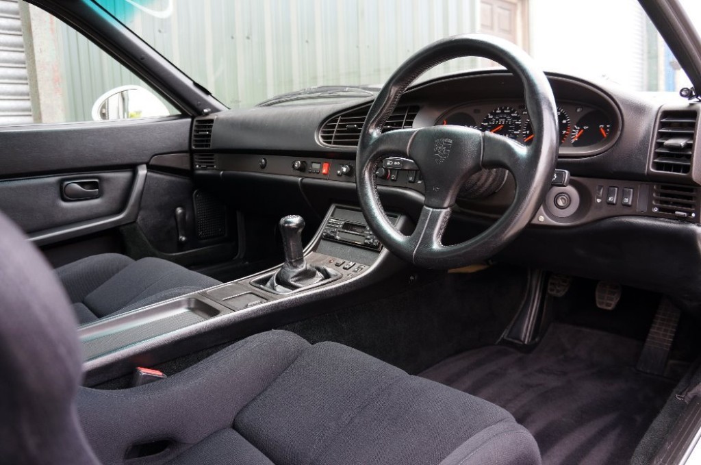 PORSCHE 968