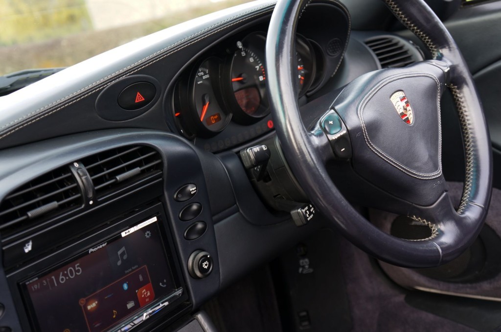 PORSCHE 911