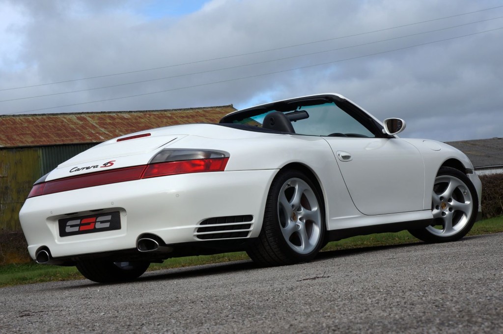 PORSCHE 911