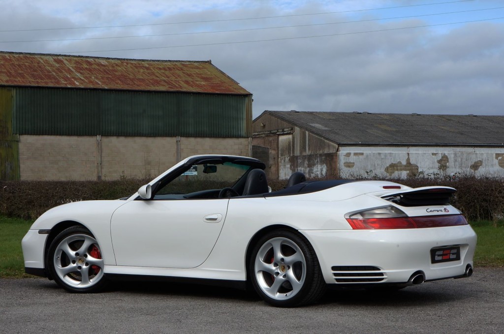 PORSCHE 911