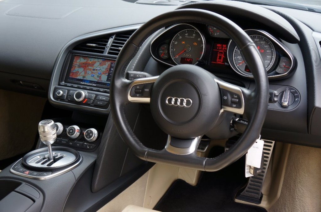 AUDI R8