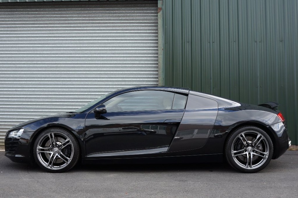 AUDI R8