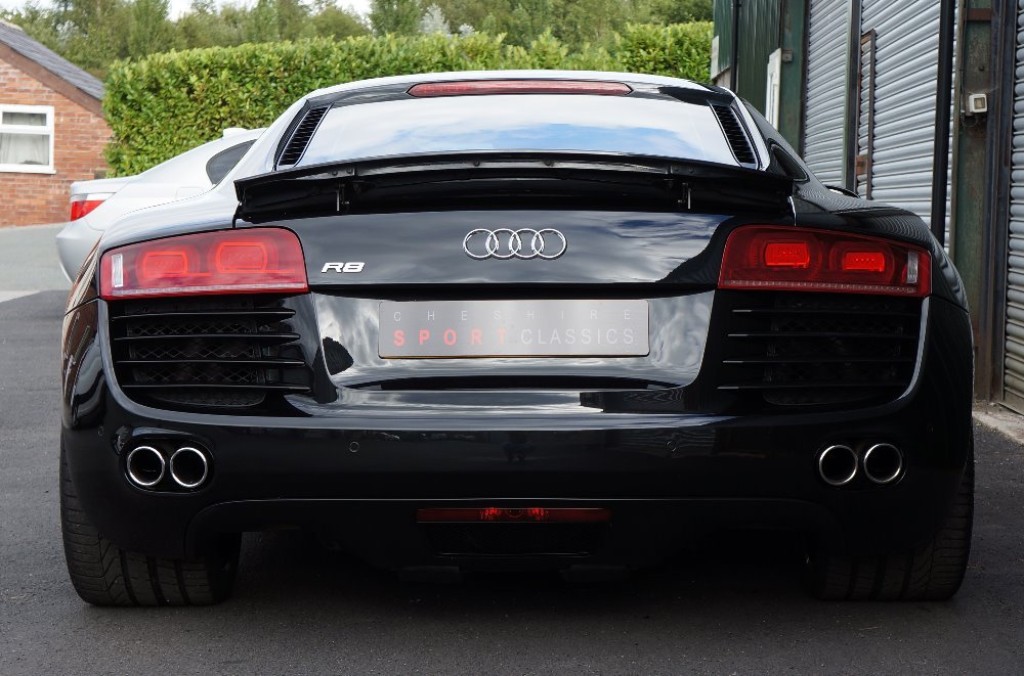 AUDI R8