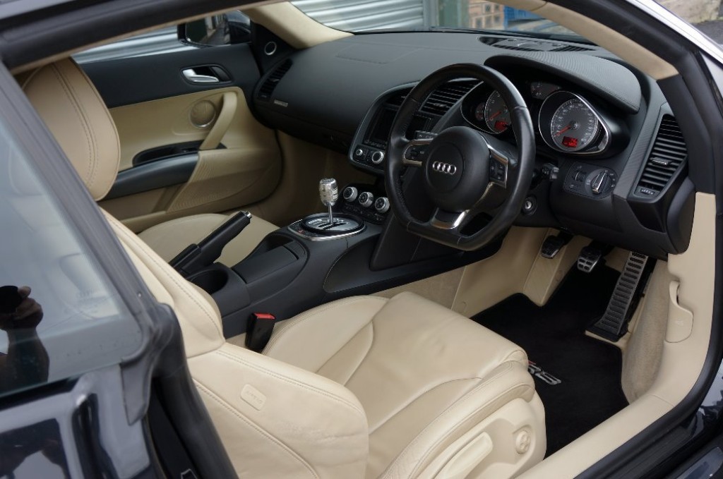 AUDI R8