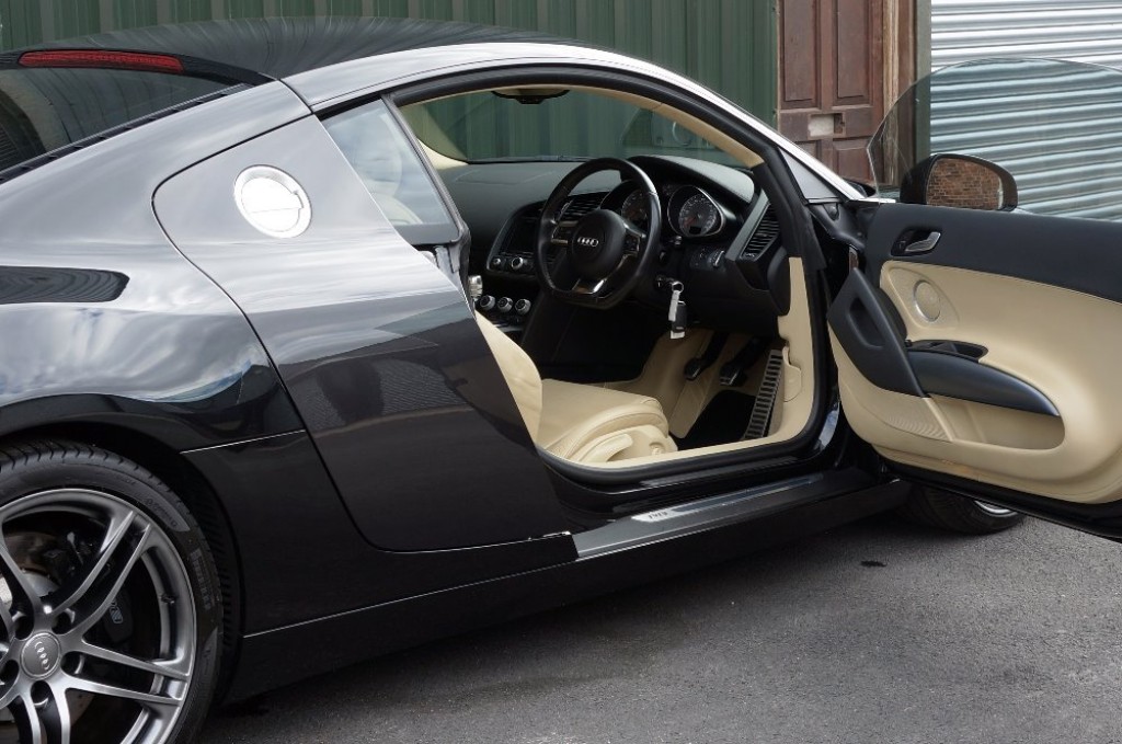 AUDI R8