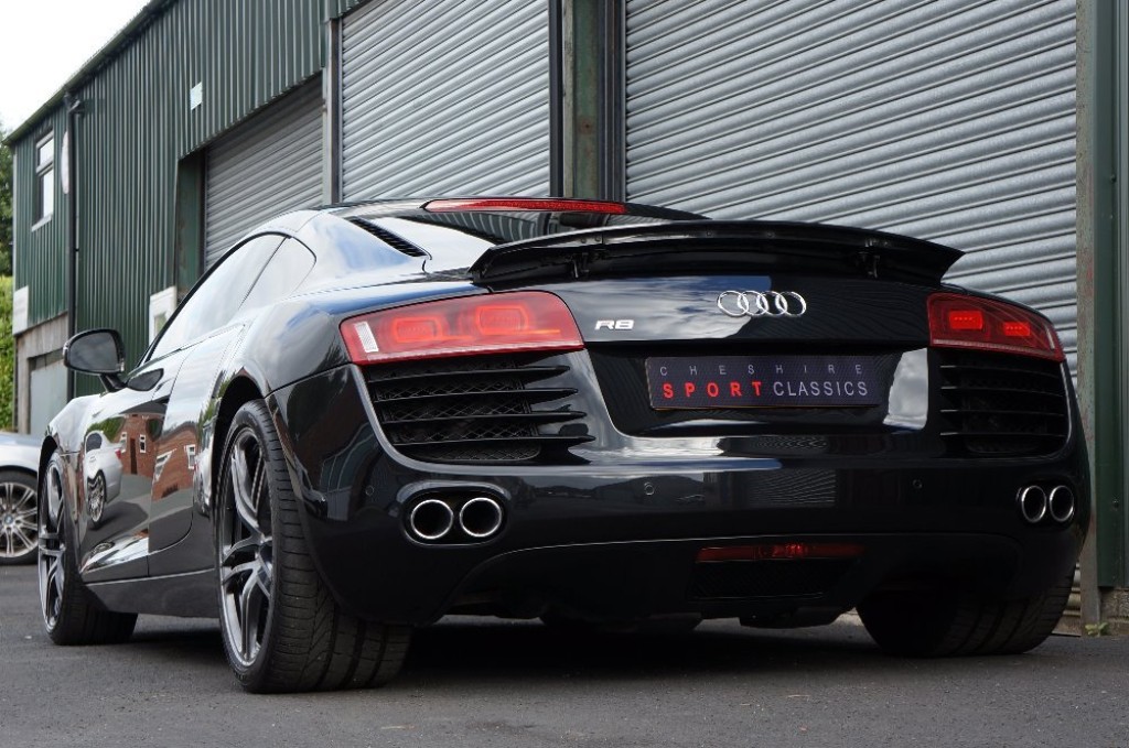 AUDI R8