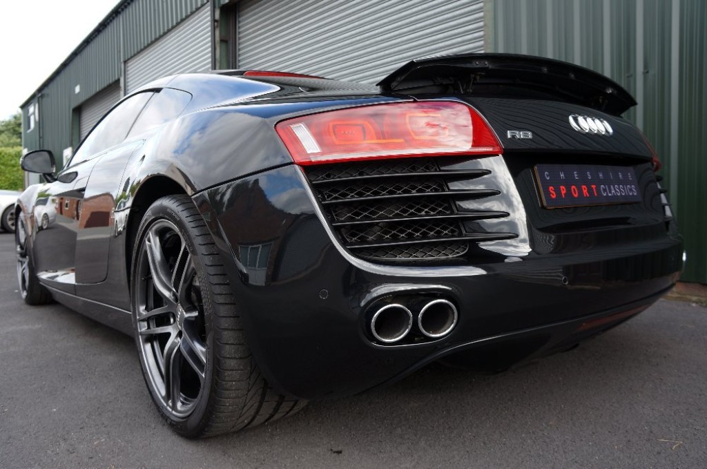 AUDI R8
