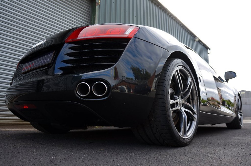 AUDI R8