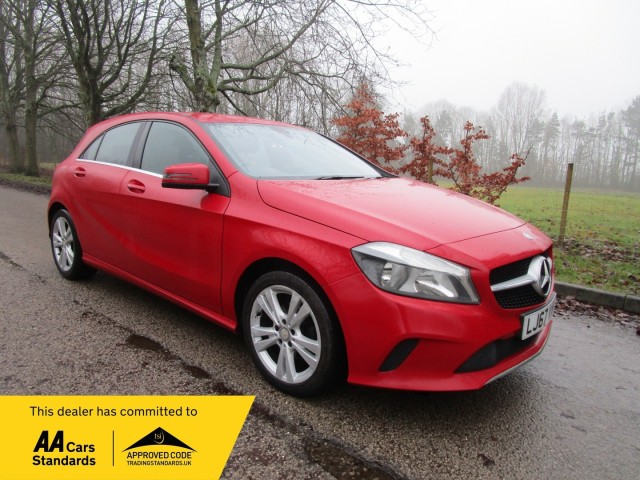 MERCEDES-BENZ A CLASS 1.5 A180d Sport - Sat Nav - Black leather - Reverse camera - Private number plate