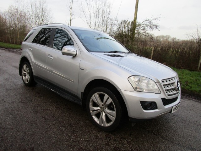 MERCEDES-BENZ M CLASS 3.0 ML350 CDI V6 BlueEfficiency Sport - Superb order