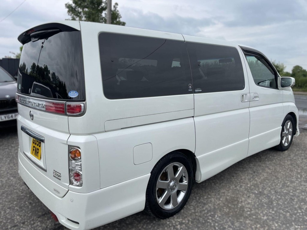 View NISSAN ELGRAND HIGHWAY STAR URBAN SELECTION 3.5 AUTOMATIC 8 SEATER 4X4
