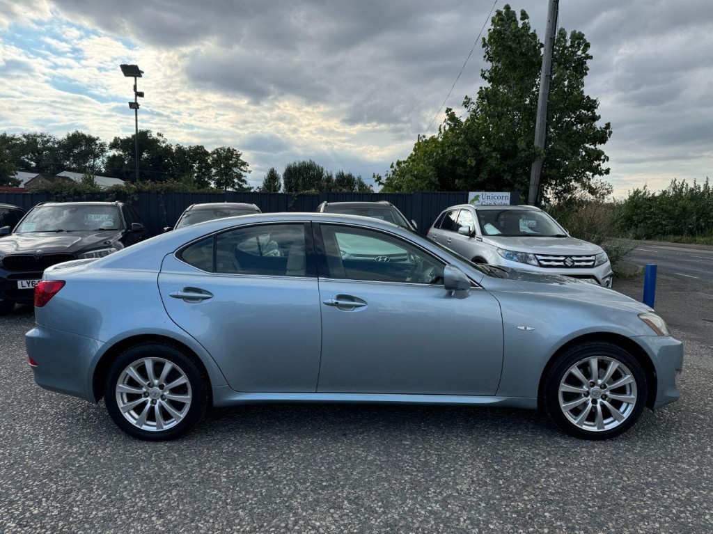 View LEXUS IS 2.2 220TD SE