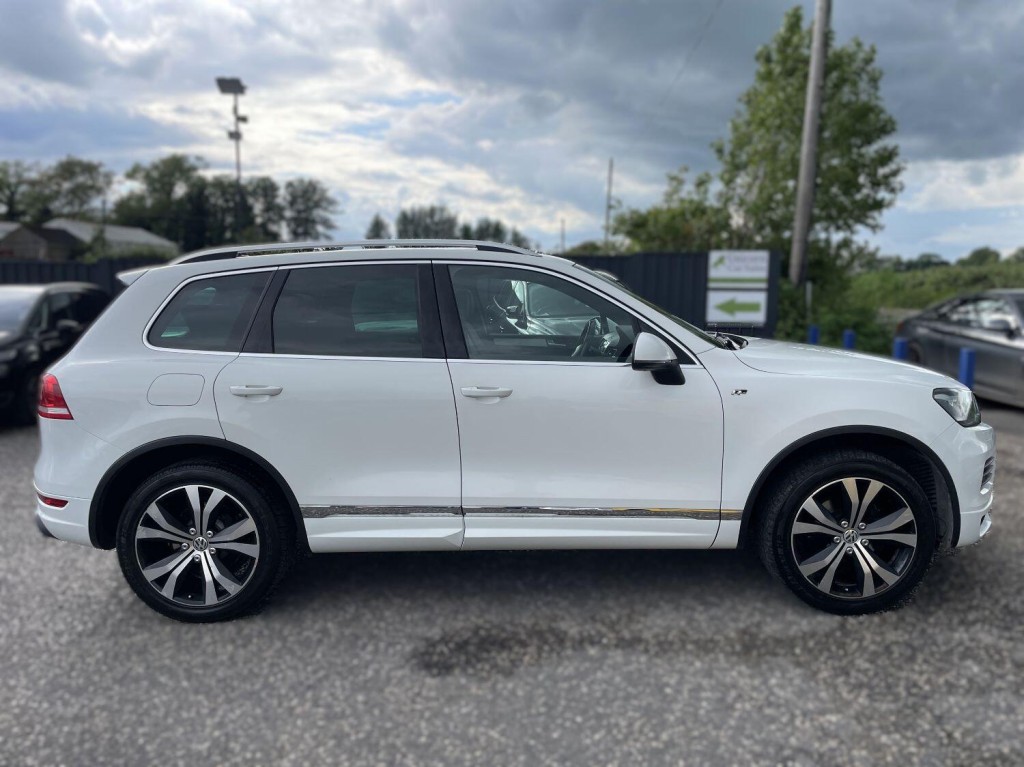 View VOLKSWAGEN TOUAREG 3.0 TDI V6 BlueMotion Tech R-Line