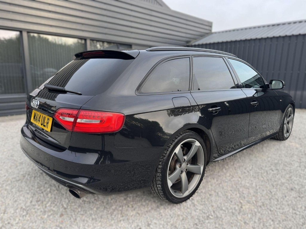 View AUDI A4 AVANT 2.0 TFSI Black Edition