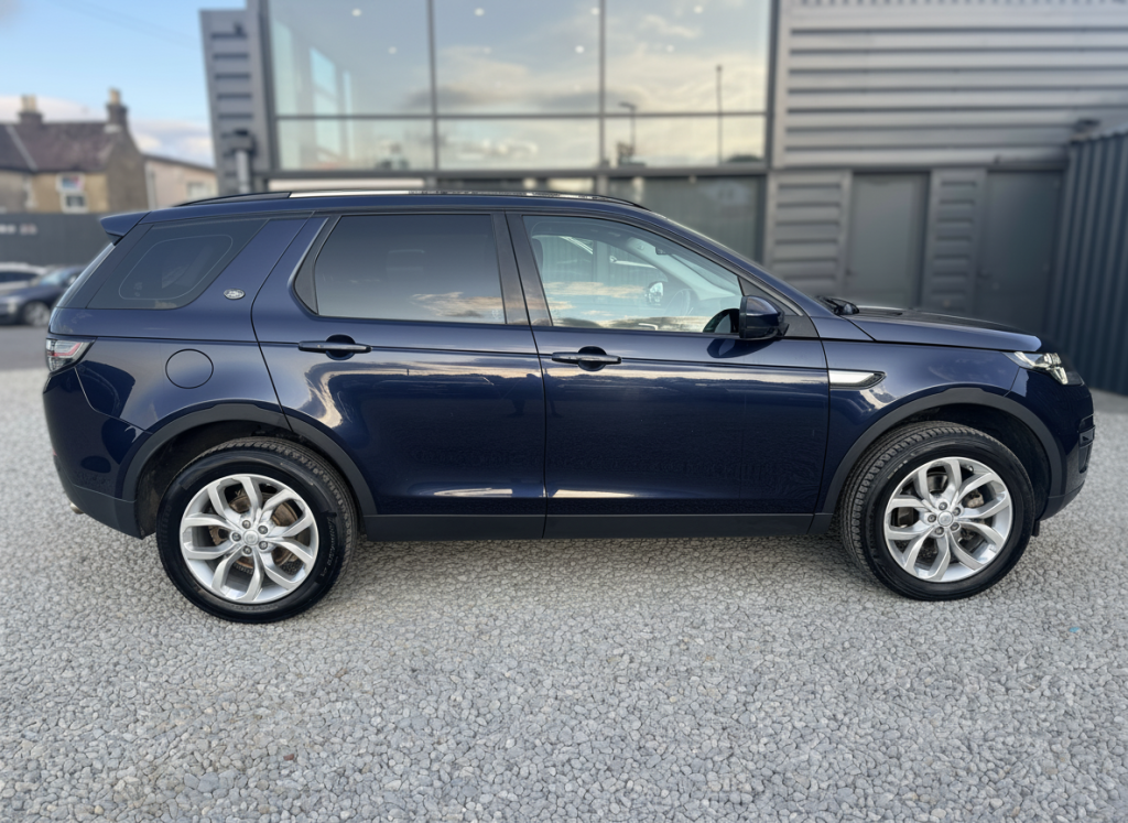 View LAND ROVER DISCOVERY SPORT 2.0 TD4 HSE