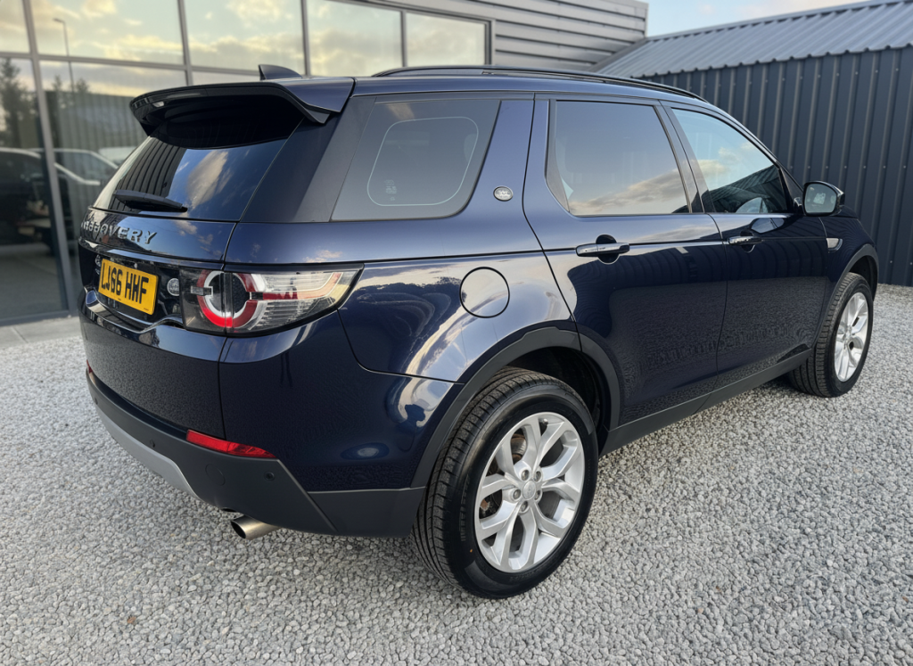 View LAND ROVER DISCOVERY SPORT 2.0 TD4 HSE