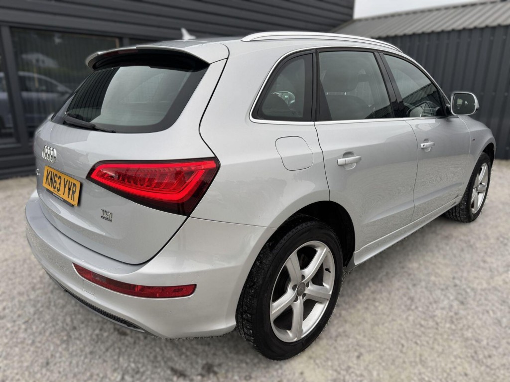 View AUDI Q5 2.0 TDI S line