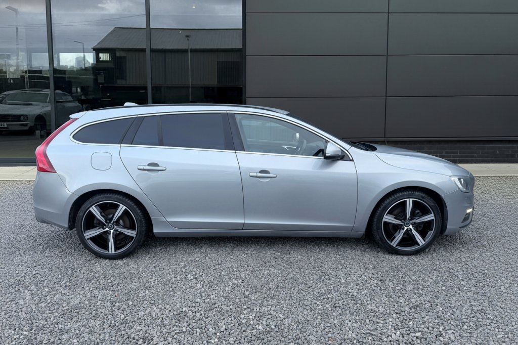 View VOLVO V60 2.0 R-Design Nav D3
