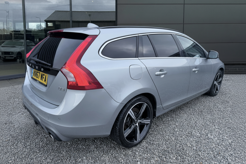 View VOLVO V60 2.0 R-Design Nav D3