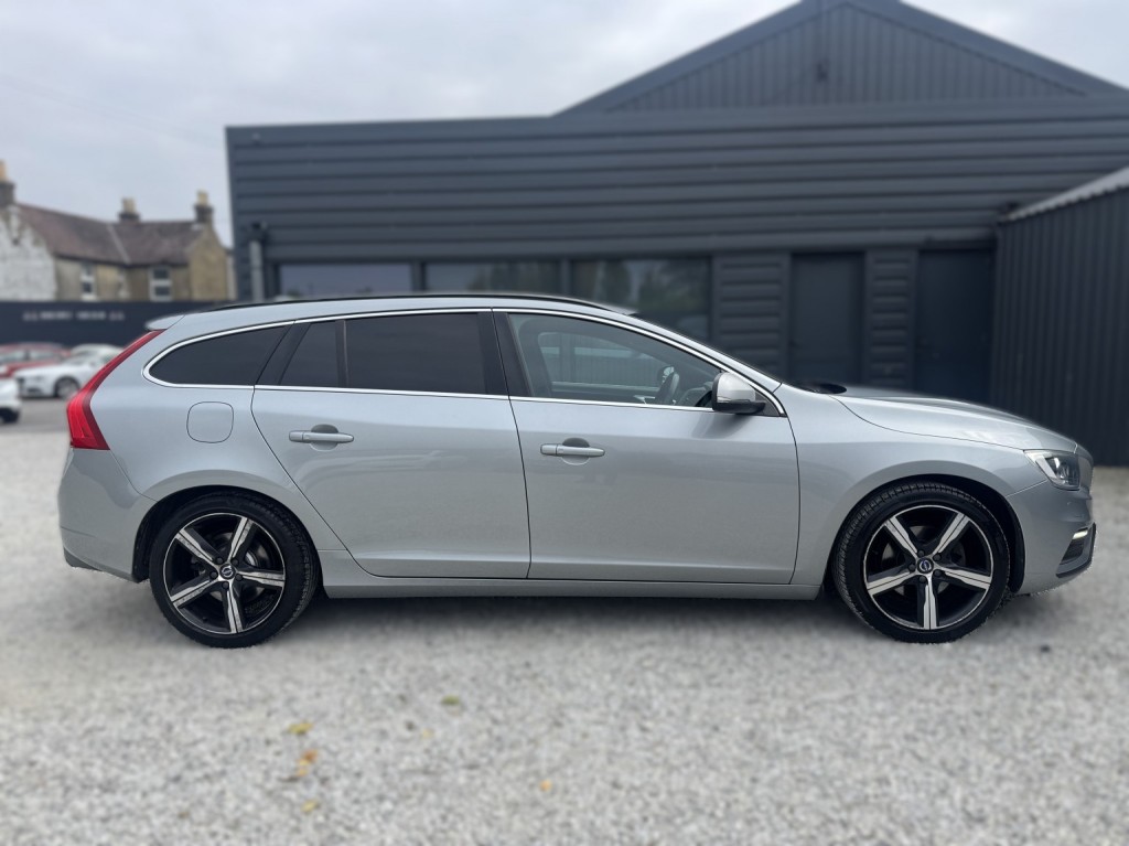 View VOLVO V60 2.0 R-Design Nav D3